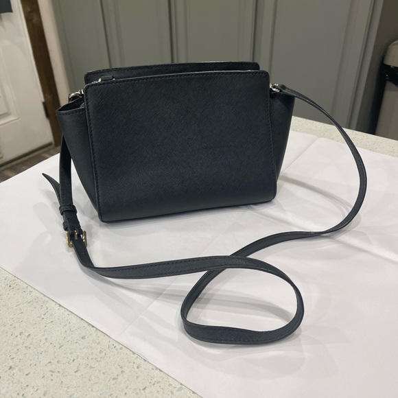 Michael Kors Crossbody EC - Picture 3 of 9